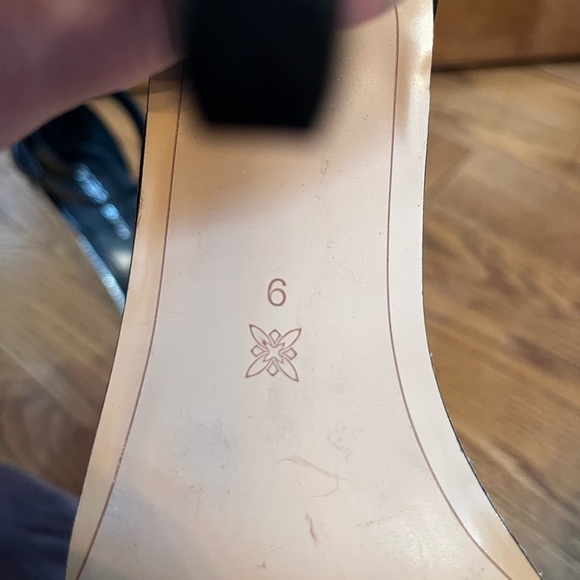 BCBG ankle strap heels - Picture 4 of 7